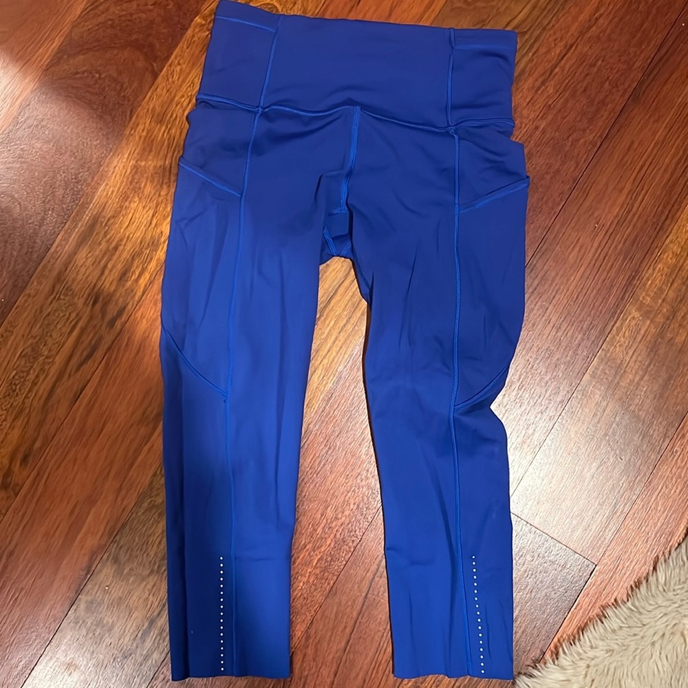 Lululemon crops. Blue size 4